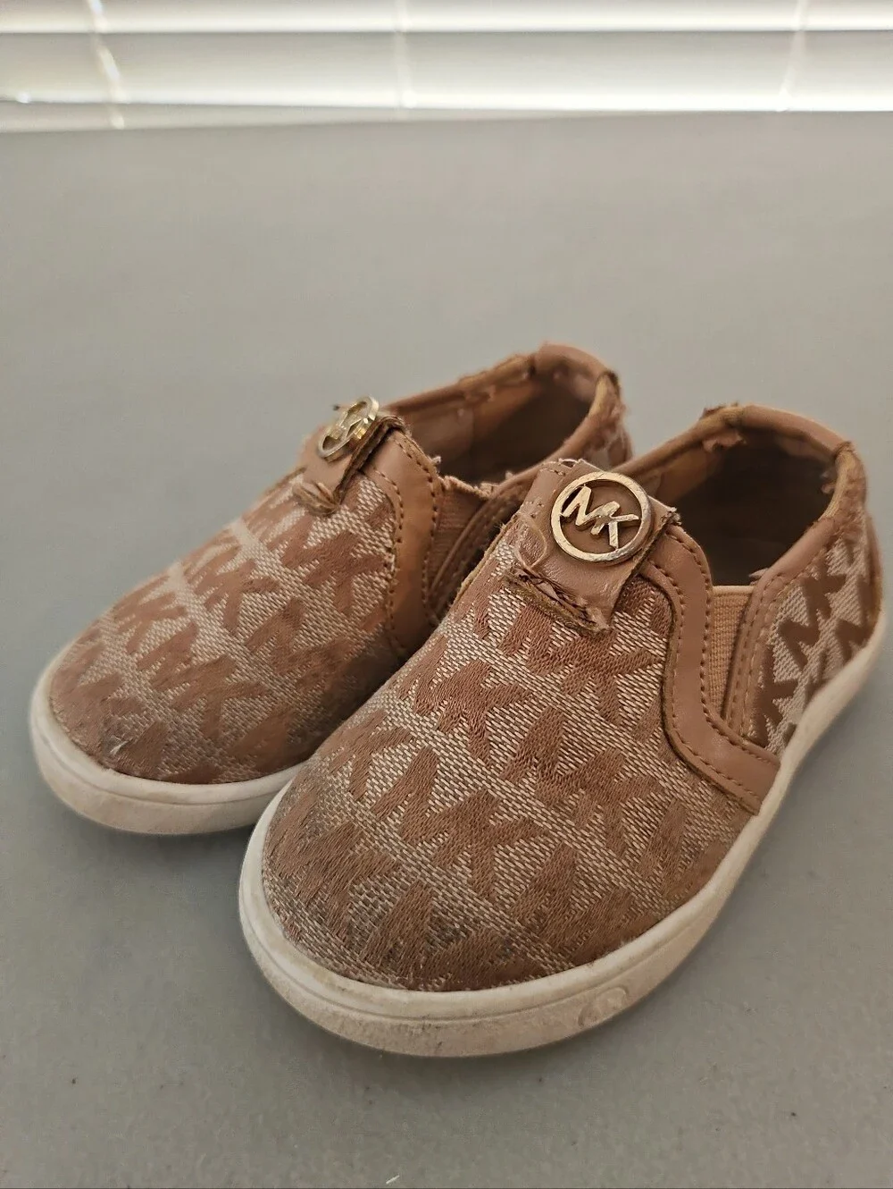 Michael Kors Noa-T Toddler Girl Slip On Monogram Sneakers Tan Size 5